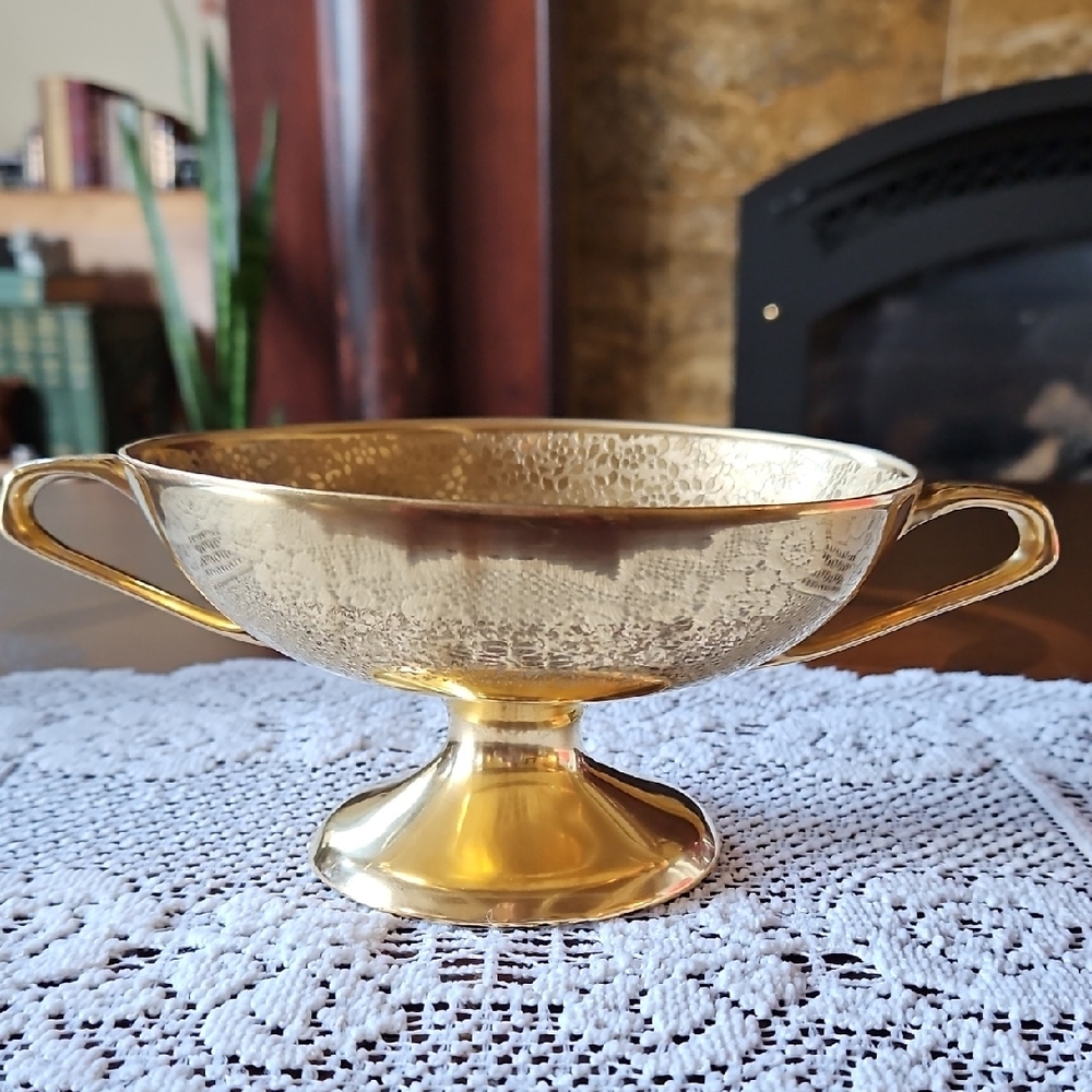 Exquisite Stouffer Gold Overlay/Gilt Daisy Embossed Handled Pedestal Bowl